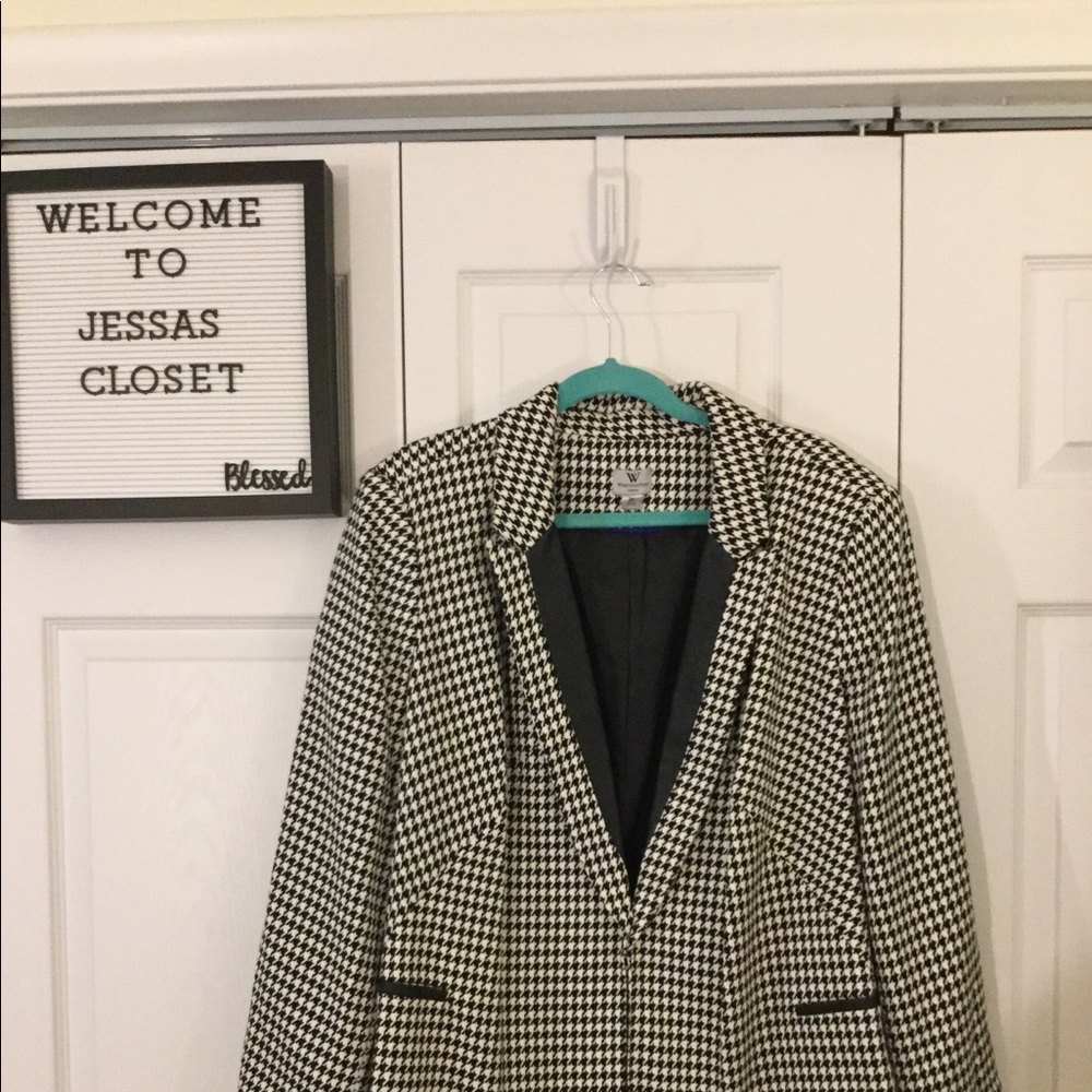 Worththington black and white blazer with leather